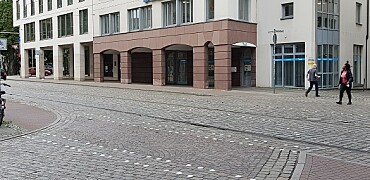 Außenansicht Eingang Justizbibliothek